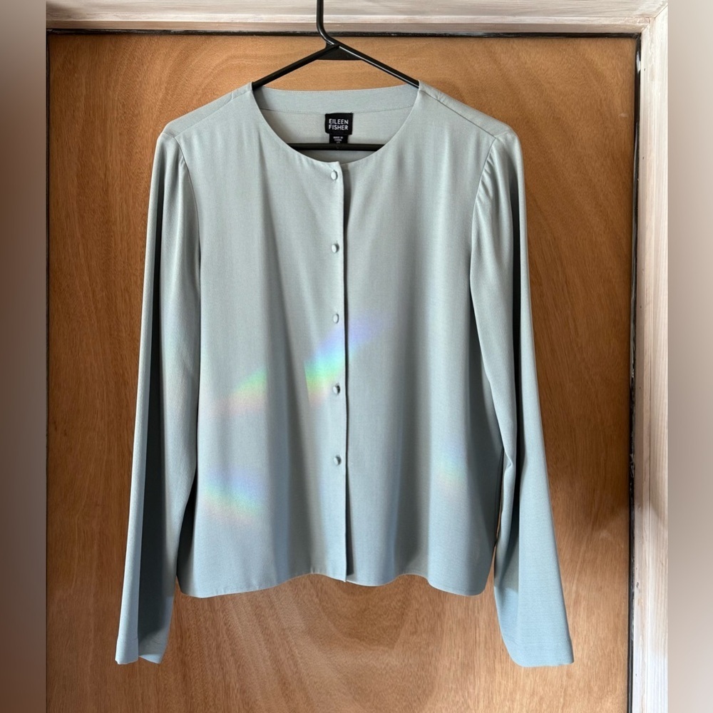 Eileen Fisher 100% Silk Blouse Georgette Crepe Button Front Womens XS Green Gray